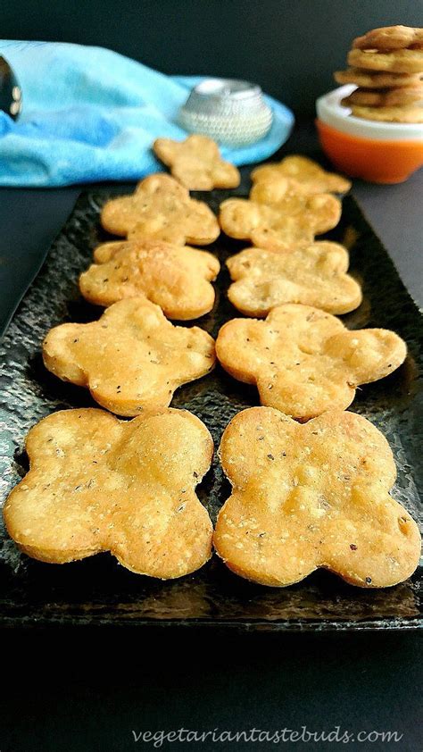farsi-puri-recipe-crispy-gujarati-snack-vegetarian image
