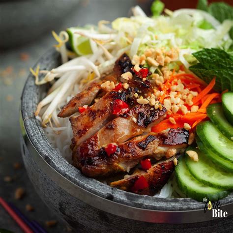 bun-ga-nuong-recipe-vermicelli-noodle-bowl-with image