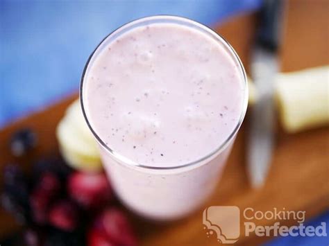 easy-banana-berry-smoothie-cooking-perfected image