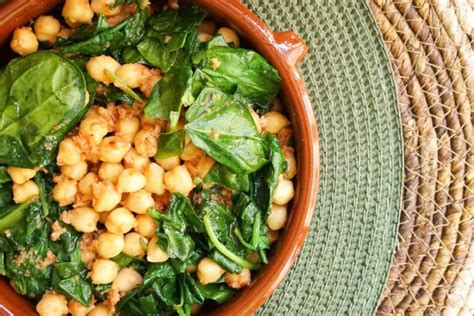 spanish-spinach-and-chickpeas-espinacas-con image
