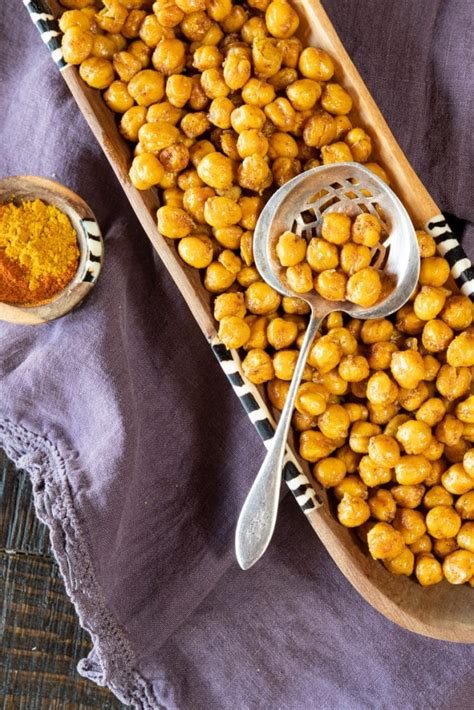 oven-roasted-chickpeas-that-stay-crunchy-the image