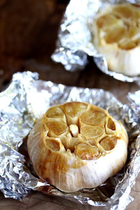 roasted-garlic-mascarpone-mashed-potatoes-dishing image