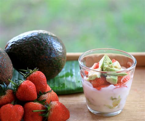 strawberry-avocado-breakfast-ice-cream image