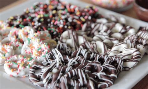 homemade-chocolate-covered-pretzels image