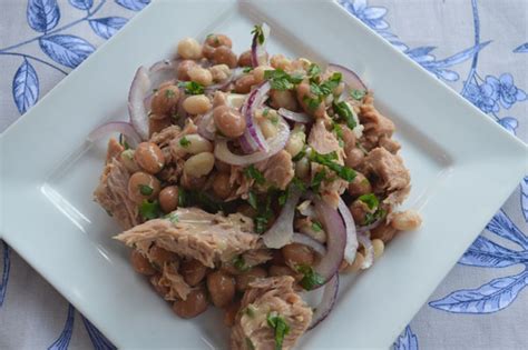 tonno-e-fagioli-recipe-tuna-and-bean-salad-purple image