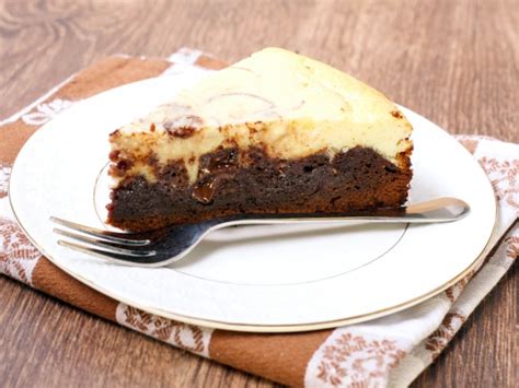 brownie-bottom-cheesecake-recipe-cdkitchencom image