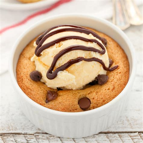 deep-dish-single-serve-chocolate-chip-cookie-live image