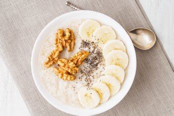what-are-the-benefits-of-adding-a-banana-to-oatmeal image