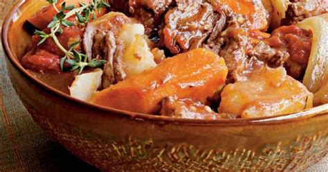 oven-beef-stew-lodge-cast-iron image