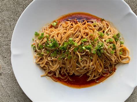 sichuan-sesame-noodles-in-strange-flavor-sauce-guai image