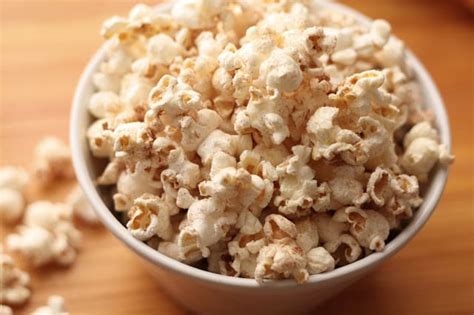 homemade-popcorn-savory-or-sweet-barefeet-in image