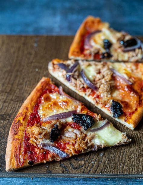 tuna-pizza-with-red-onion-and-black-olives-skinny image