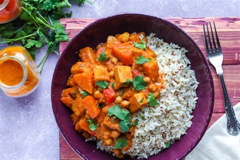 sweet-creamy-chickpea-paneer-curry-life-without image