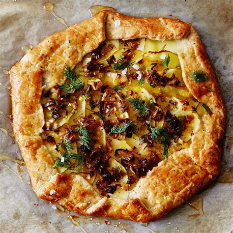 leek-and-potato-galette-with-pistachio-crust-recipe-bon image