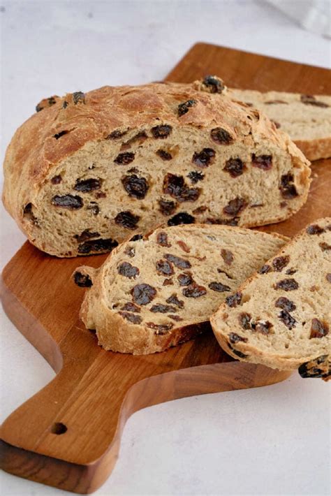 easy-no-knead-cinnamon-raisin-bread-hearts image