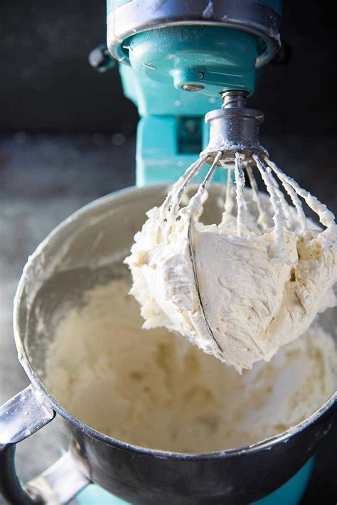 perfect-vanilla-buttercream-frosting-tips-to-get image
