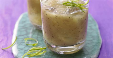 pear-and-kiwi-smoothie-recipe-eat-smarter-usa image