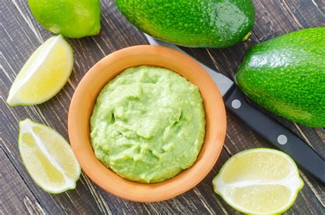 avocado-puree-homemade-baby-food-the-picky-eater image