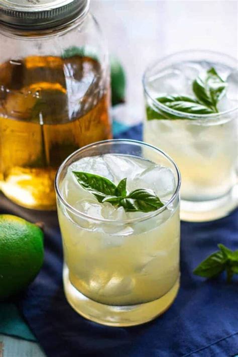 basil-gimlet-cocktail-recipe-made-with image