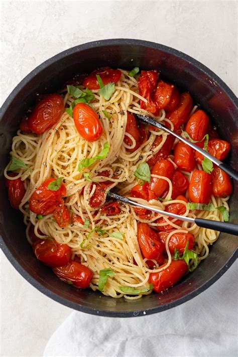 roasted-tomato-and-garlic-spaghetti-nourish-and-fete image