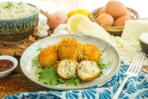 recipes-blue-crab-arancini-with-chili-aioli-hallmark image