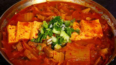 kimchi-stew-kimchi-jjigae-recipe-by-maangchi image