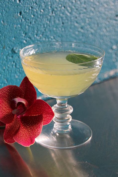hawaii-inspired-cocktails-hawaiian-airlines image