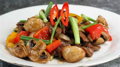 best-stir-fried-beef-in-oyster-sauce-easy-fast-thai image