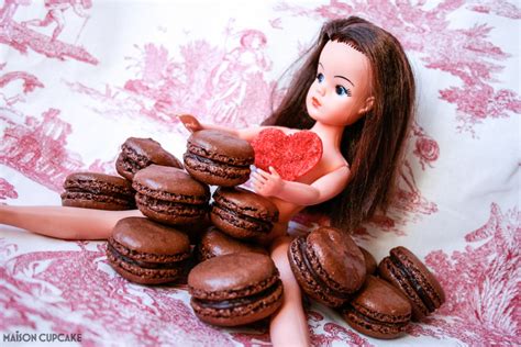 chocolate-macarons-maison-cupcake image