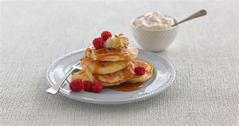 berry-ricotta-hotcakes-with-spiced-ricotta-cream image