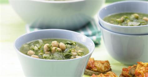 spinach-chickpea-soup-recipe-eat-smarter-usa image