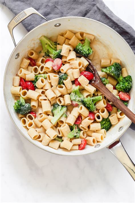 vegan-white-bean-alfredo-pasta-based-vegan image