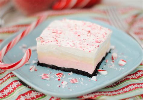 candy-cane-layered-dessert-thats-some-good-cookin image