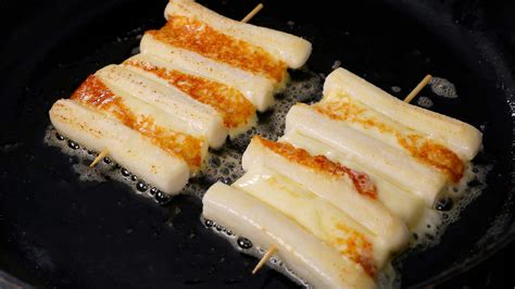 grilled-cheese-rice-cake-skewers-cheese-tteok image