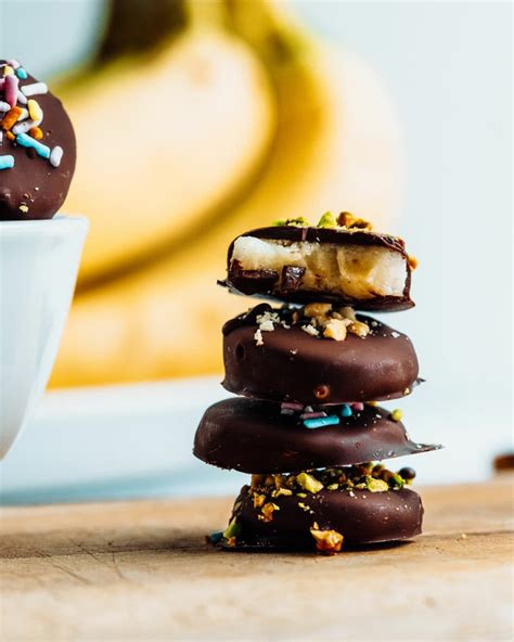chocolate-covered-bananas-frozen-bites-a-couple image