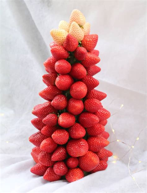how-to-make-a-strawberry-christmas-tree-healthy image