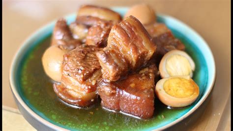 caramelized-pork-and-eggs-thit-kho-tau-helens image