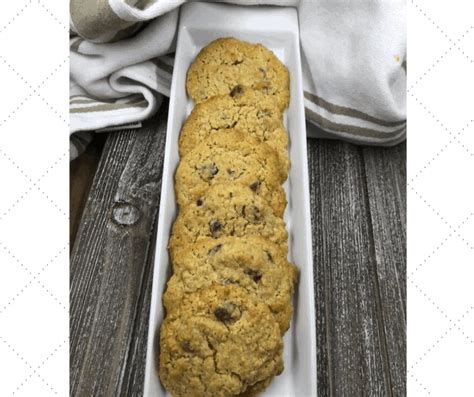 air-fryer-chocolate-chip-oatmeal-cookies-fork-to image