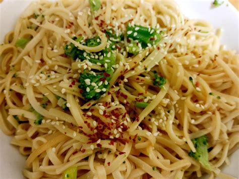 asian-noodles-with-broccoli-delicious-hot-or-cold image