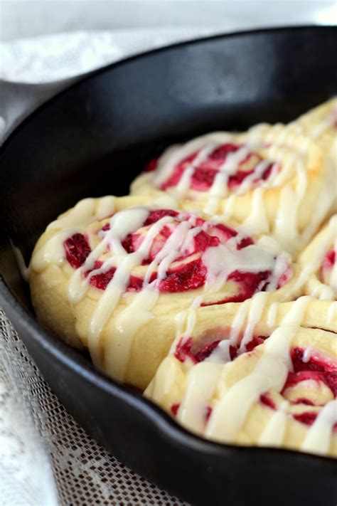 raspberry-cream-cheese-sweet-rolls-chocolate-with image