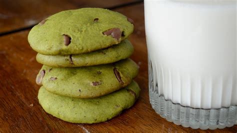 matcha-green-tea-chocolate-chip-cookies-the image