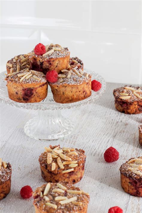 berry-and-almond-cakesfriands-food-processor-all-in image