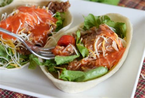 taco-salad-boats-mommy-hates-cooking image