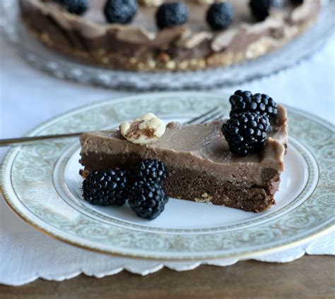 raw-vegan-raspberry-chocolate-mousse-dream-pie image