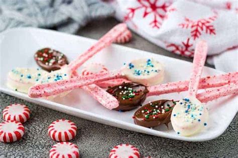 chocolate-dipped-peppermint-spoons-berlys-kitchen image