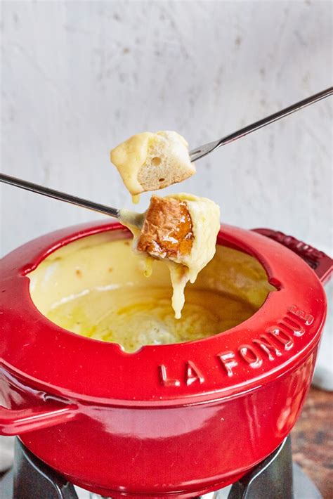 fonduta-alla-valdostana-recipe-fondue-from-the image