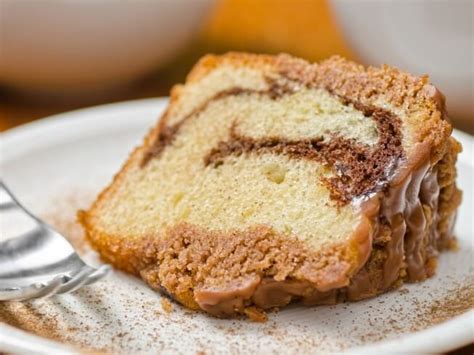 easy-cinnamon-nut-cake-recipe-cdkitchencom image