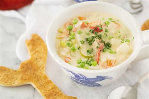 creamy-lobster-stew-with-puff-pastry-crackers image