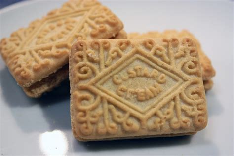 custard-cream-biscuits-nibble-my-biscuit image