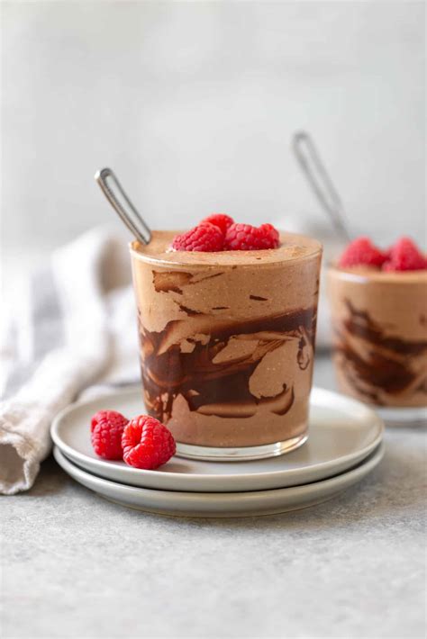 mocha-chocolate-smoothie-seasonal-cravings image